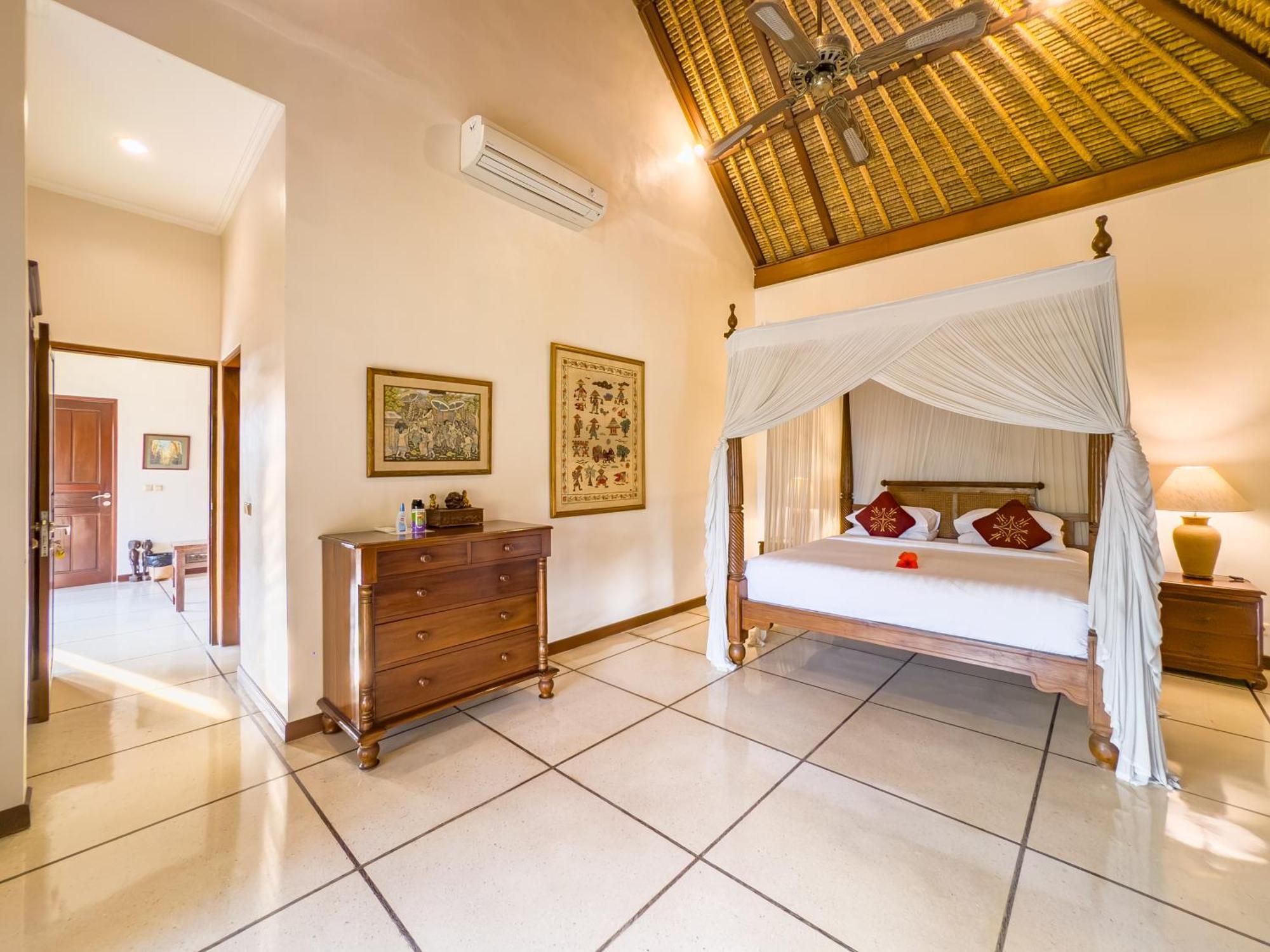 Villa Bugis Kayu Aya Seminyak